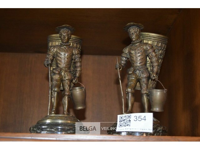 2 bronzen beeldjes op marmeren sokkeltje - afbeelding 1 van  3