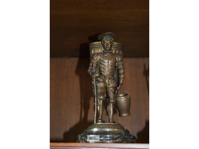 2 bronzen beeldjes op marmeren sokkeltje - afbeelding 2 van  3