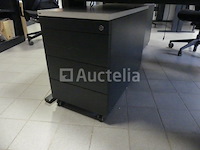 2 bureaus en bureaustoelen - afbeelding 6 van  19