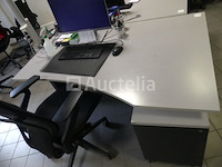 2 bureaus en bureaustoelen - afbeelding 8 van  19