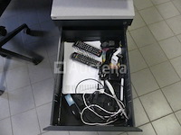 2 bureaus en bureaustoelen - afbeelding 11 van  19