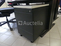 2 bureaus en bureaustoelen - afbeelding 15 van  19