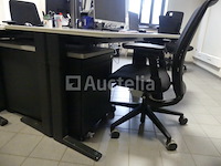2 bureaus en bureaustoelen - afbeelding 19 van  19