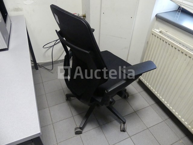 2 bureaus en bureaustoelen - afbeelding 4 van  7