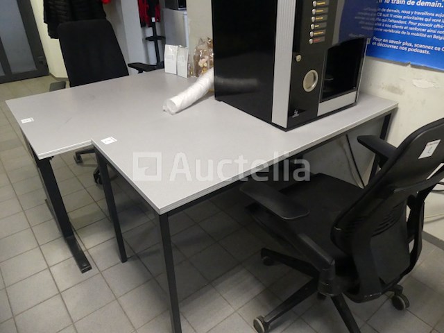 2 bureaus en bureaustoelen - afbeelding 5 van  7