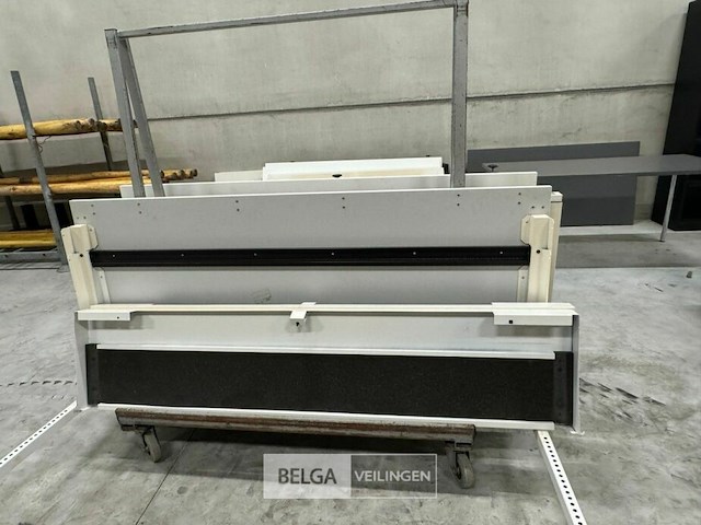 2 bureau's - afbeelding 1 van  4