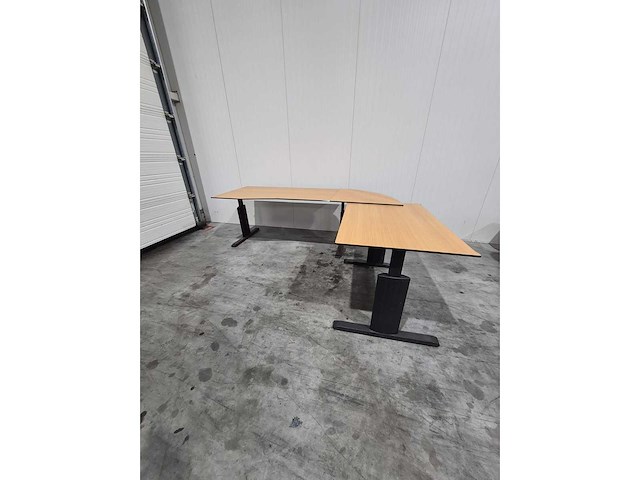 2 bureautafels en 3 bureaustoelen - afbeelding 3 van  4