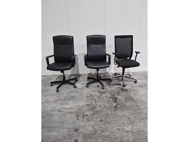 2 bureautafels en 3 bureaustoelen - afbeelding 4 van  4