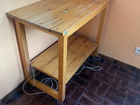 2 bureeltafels en 3 stoelen en whiteboard - afbeelding 2 van  4