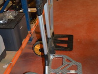 2 campingstoelen, 3 plooibare steekwagens, campingvuurtje - afbeelding 2 van  10