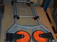 2 campingstoelen, 3 plooibare steekwagens, campingvuurtje - afbeelding 3 van  10