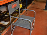 2 campingstoelen, 3 plooibare steekwagens, campingvuurtje - afbeelding 7 van  10