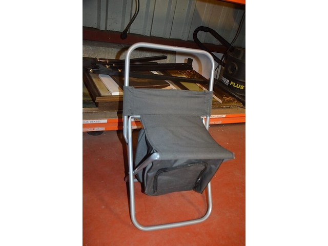 2 campingstoelen, 3 plooibare steekwagens, campingvuurtje - afbeelding 8 van  10