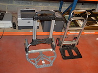 2 campingstoelen, 3 plooibare steekwagens, campingvuurtje - afbeelding 10 van  10