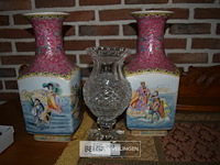 2 chinese vazen en 1 kristallen vaas - afbeelding 1 van  4