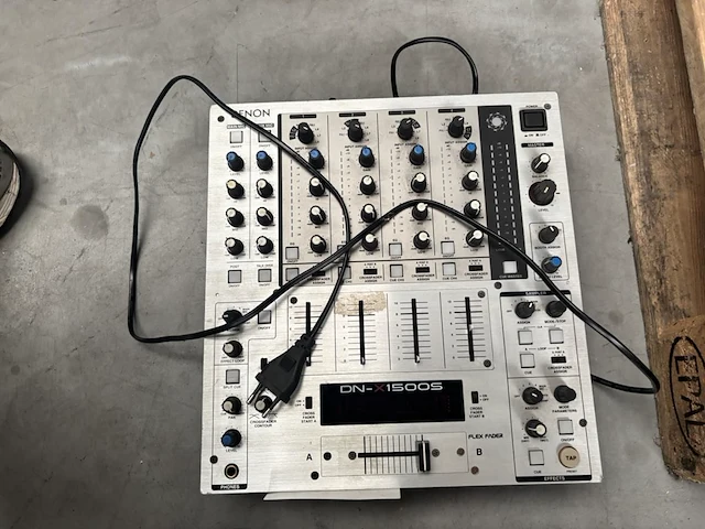 2 controllers showtec/denon - afbeelding 4 van  5