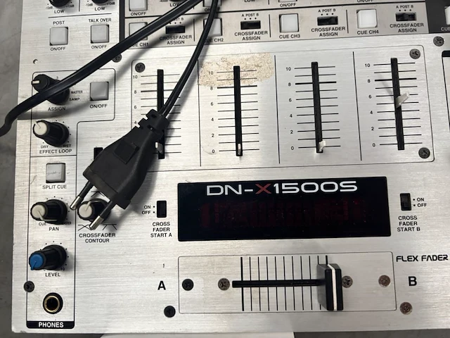 2 controllers showtec/denon - afbeelding 5 van  5