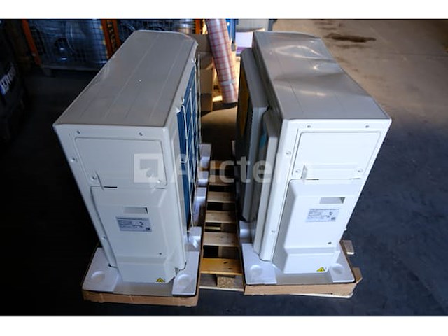 2 daikin buitenlucht-naar-water warmtepompen - afbeelding 1 van  10