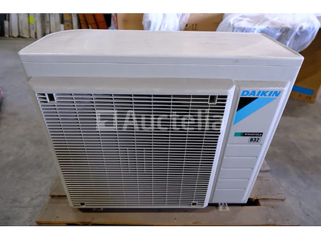 2 daikin buitenlucht-naar-water warmtepompen - afbeelding 8 van  10
