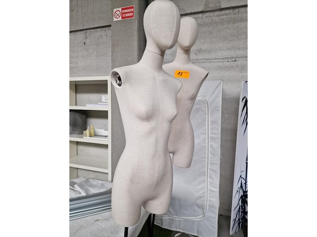 2 damesbustes op voet - afbeelding 3 van  5