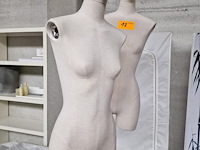 2 damesbustes op voet - afbeelding 3 van  5