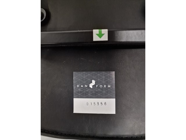 2 dan-form cloud eetkamerstoelen - afbeelding 2 van  3