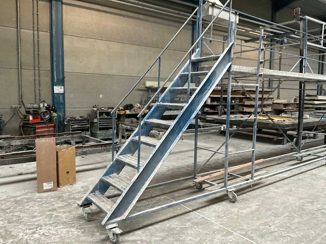 2 delig mobiel werkplatform - afbeelding 2 van  12