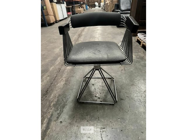 2 design stoelen - afbeelding 1 van  2