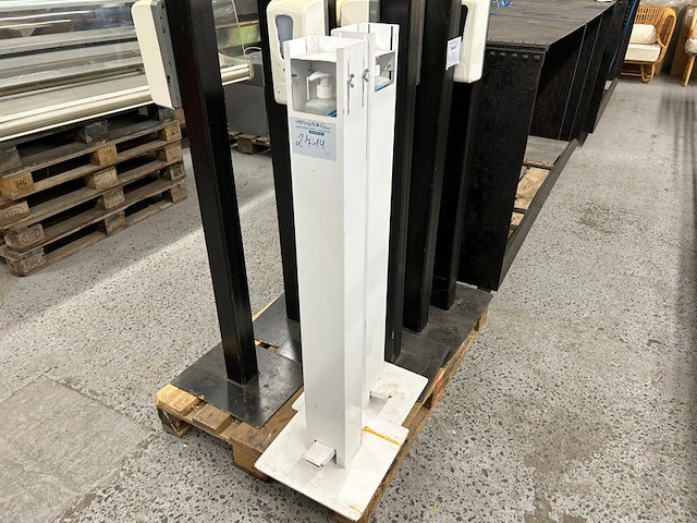 2 desinfectie dispensers - afbeelding 1 van  3