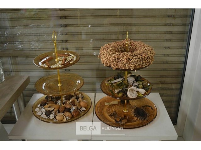 2 dessertschotels met decoratie - afbeelding 1 van  5