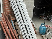 ± 2 deuren + 3 pvc ramen - afbeelding 2 van  6