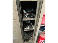 2 deurs lockerkast met inhoud - afbeelding 3 van  6
