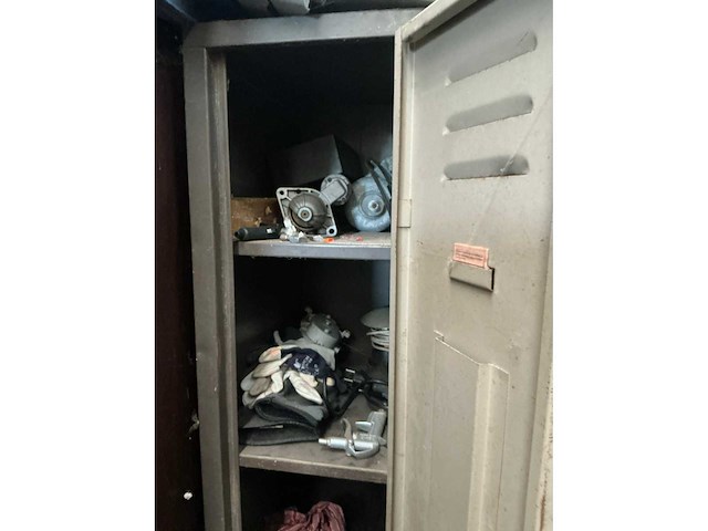 2 deurs lockerkast met inhoud - afbeelding 4 van  6