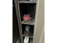2 deurs lockerkast met inhoud - afbeelding 5 van  6