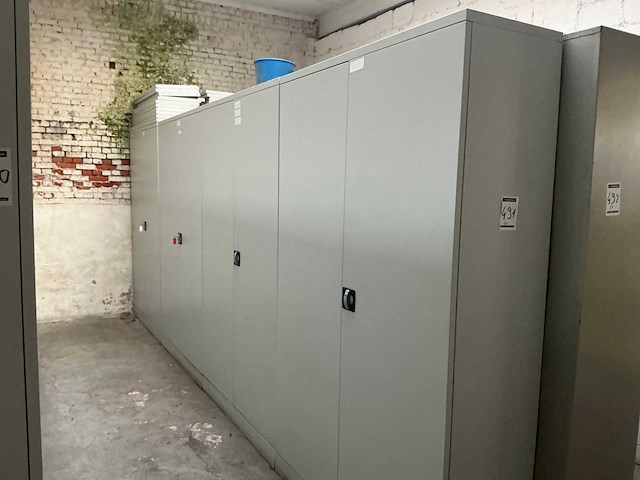 2-deurs metalen archiefkast (4x) - afbeelding 1 van  3