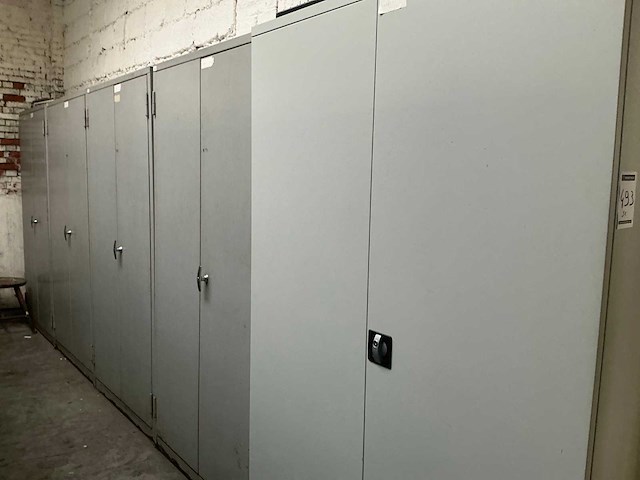 2-deurs metalen archiefkast (5x) - afbeelding 1 van  4