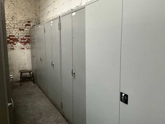 2-deurs metalen archiefkast (5x) - afbeelding 2 van  4