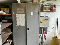 2-deurs metalen kast met inhoud - afbeelding 1 van  8
