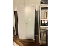 2-deurs metalen kast met inhoud - afbeelding 3 van  5