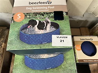 Div. goederen: wo. grote partij huisdieren toebehoren, verf, promomateriaal, drinktassen, zwembaden, kabouterstekers enz.