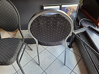 2 div tafels met div stoelen - afbeelding 2 van  10