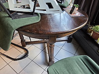 2 div tafels met div stoelen - afbeelding 3 van  10