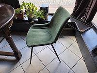 2 div tafels met div stoelen - afbeelding 4 van  10