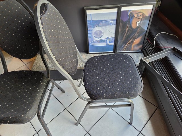 2 div tafels met div stoelen - afbeelding 10 van  10