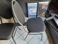 2 div tafels met div stoelen - afbeelding 10 van  10