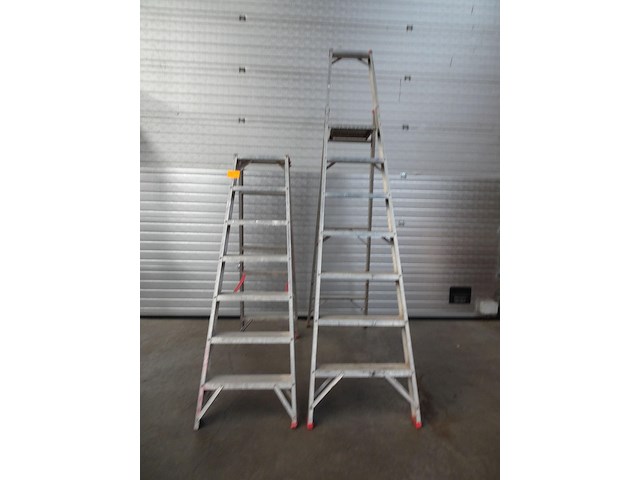 2 diverse alu trapladders - afbeelding 1 van  2