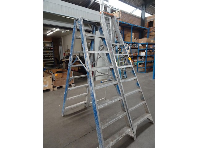 2 diverse alu trapladders - afbeelding 2 van  3