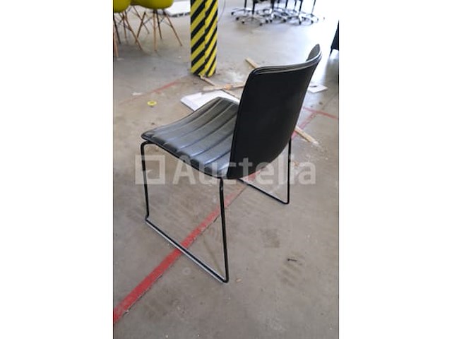 2 diverse arper catifa ontwerpstoelen - afbeelding 1 van  5