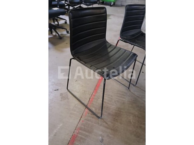 2 diverse arper catifa ontwerpstoelen - afbeelding 5 van  5