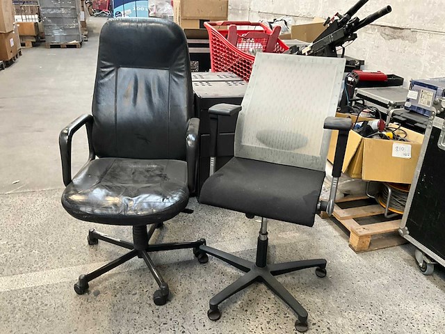 2 diverse bureaustoelen waaronder ahrend - afbeelding 1 van  10